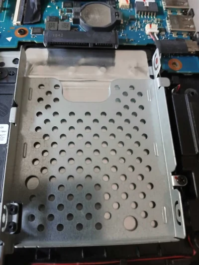 Moczymorda77 - #pcmasterrace 
Siema,pytanie co tam się wsadza do laptopa czy to jest ...