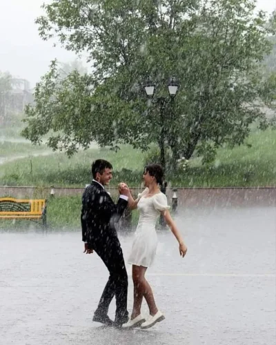 Saganis - Taniec w deszczu pary Ormian, absolwentów liceum w Stepanakercie.

Górski K...