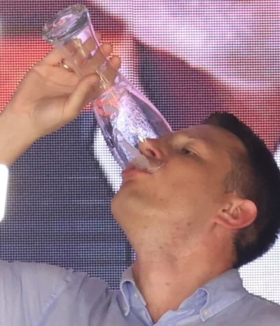 PrzylepkaZniszczenia - Mocne, 13%

#bekazkonfederacji #alkoholizm #a-----l #konfedera...