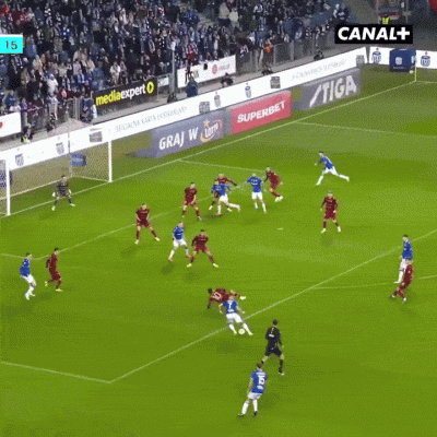 lepaq - Ograł dwóch i opluł Gikiewicza, no piękne


#mecz #golgif #ekstraklasa