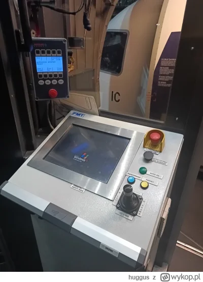 huggus - Taką fotkę z tunelu do samolotu na lotnisku we Wrocławiu ostatnio mi się uda...