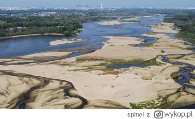 spinel - Płynie Wisła, płynie,
Po polskiej krainie,
A dopóki płynie,
Polska nie zagin...