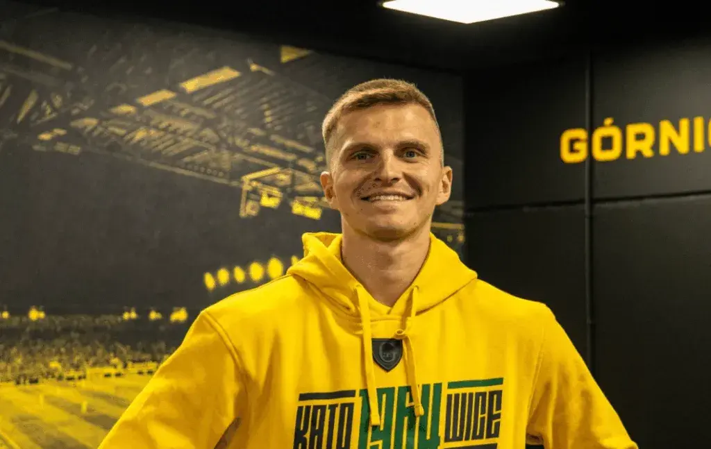 Vezz - #mecz 
Ten GOAT wchodzi w twoje pole karne. Co robisz?