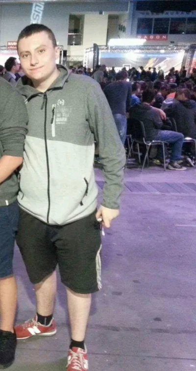 sperg44 - ciekawe czy boxdel go zmolestował czy wieszjo już był za stary dla niego xd...