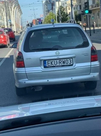 MrSzakal - Patusy o 3 w nocy pod balkonem be like:

#heheszki #samochody #niewiemjakt...