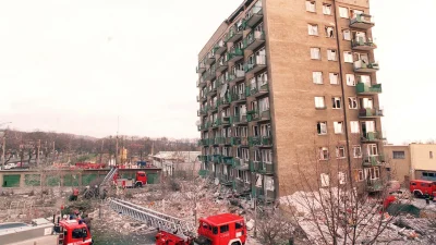 buddookan - W 1995 roku w Gdańsku następuje wybuch gazu. Parter i pierwsze piętro prz...