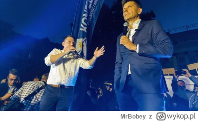 MrBobey - #polityka

Sławomir Mentzen wznosi toast na cześć nowo wybranego posła Rysz...