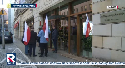 KwasneJablko - #tvpis

Jak bym mial flage UE to bym tam stanal przy nich z nia