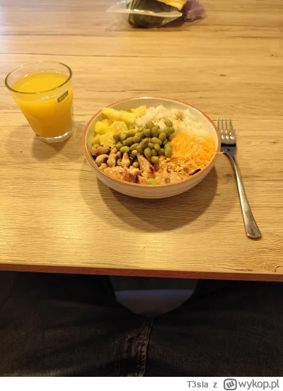 T3sla - Moje pierwsze w życiu pokebowl 🍜 
(｡◕‿‿◕｡)
Łosoś zmacerowany w sosie sojowym...