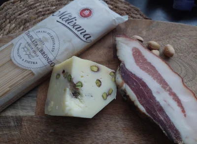 arinkao - Składniki: makaron, jaja, guanciale (podgardle), ser Tre Latti z pistacjami...