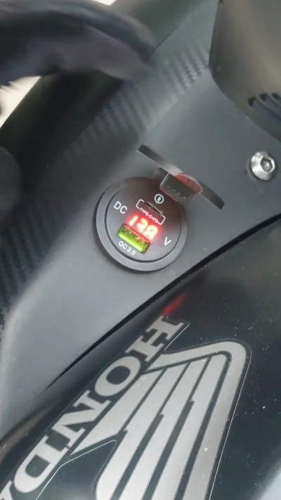 pikapikachu - Dołożone usb ᕦ(òóˇ)ᕤ
Jeszcze nie wiem po co, ale przynajmniej ładnie św...