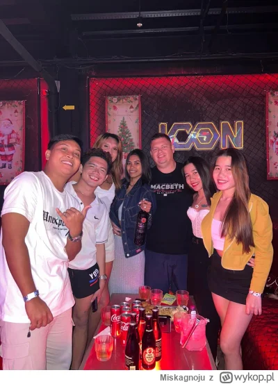 Miskagnoju - @pelt: kretyn płaci za jej wyjścia, opłaca kolacje i drinki jej znajomyc...