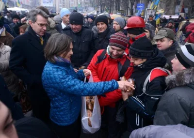 JPRW - Victoria Nuland dziesięć lat temu do Kijowa przywiozła kanapki dla protestując...
