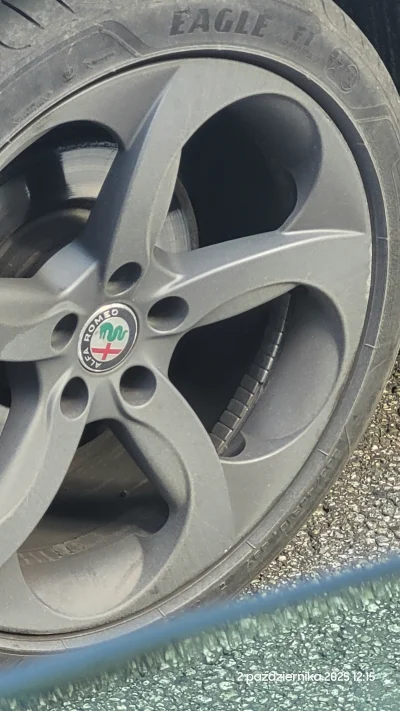 r5678 - I takie szroty jeżdżą po drogach. 

Co najmniej 70g odwaznikow na zewnętrznej...