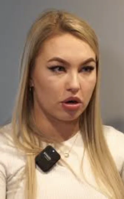 FrancuskiPiesek - >nie ma ladniejszej kobiety w tym kraju

@SebaWayneFAS: Nadszedł cz...