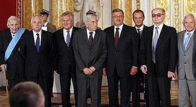 Roger_Casement - @ACM04: No patrz, a jak Tusk witał Jaruzelskiego jak cara na uroczys...