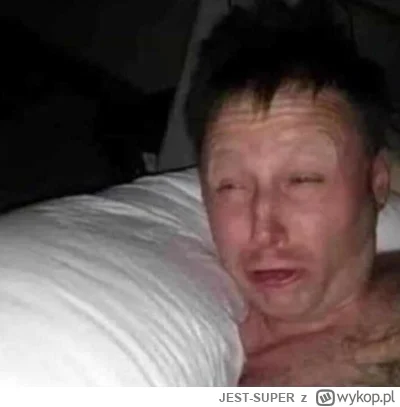 JEST-SUPER - @se_mallo: Tymczasem Mariusz wstający o 3 w nocy, biorący kanapki z lodó...