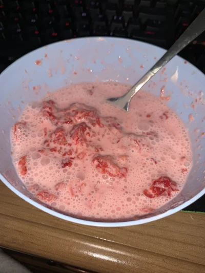 lvbie_placki - Zrobiłem se tuskawki ze śmietano i cukrem
#gotujzwykopem #chwalesie #w...