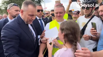 smutny_kojot - Jaką ten chłop musi roztaczać aurę swoją osobą. Nie dziwię się, że sła...