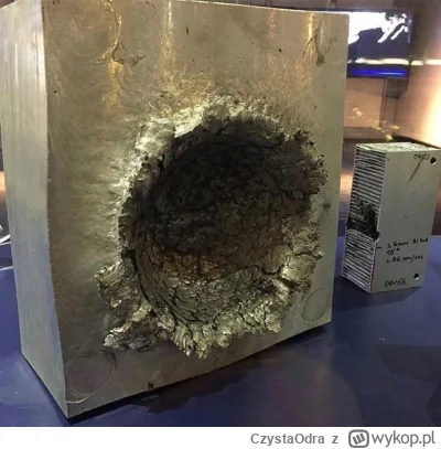CzystaOdra - Blok aluminiowy po uderzeniu małego, 1,3 cm kawałka plastiku w kosmosie,...
