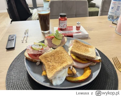 Lewusx - Zaczynamy dzień.

#silownia 
#sterydy
#silownia
#dieta
#mikrokoksy
#mirkokok...