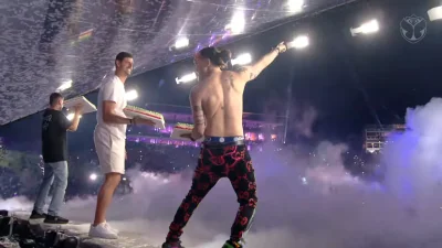 Madridista98 - Thibo jest na mainstage Tomorrowland podczas seta 3 Are Legend, który ...