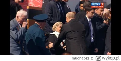 muchabzz - Putin w kamizelce kuloodpornej. pod plecami chyba też coś ma 
#humor #hehe...