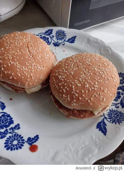 Anonim5 - #przegryw cheeseburger dla chuopa #jedzzwykopem #gotujzwykopem