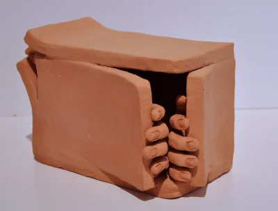 GARN - #sztuka #art #rzezba autor: Matías Sierra | Untitled | Red clay