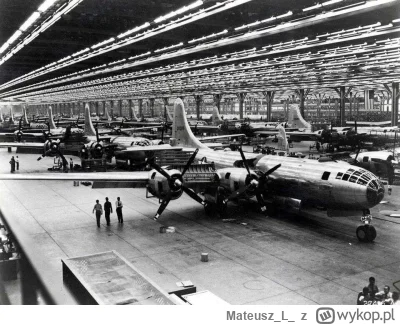 MateuszL - Boeing B-29 Superfortress na linii montażowej w Wichita, Kansas. 1944
#noc...