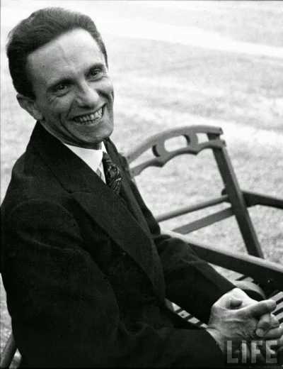Kumpel19 - Joseph Goebbels uśmiechnięty, pozuje do zdjęcia.. 

#ukraina #wojna #rosja...