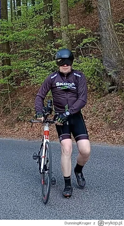 D.....r - Tak sobie wyobrażam właśnie przeciętnego wykopka na tagu. 100W pedaliada ty...