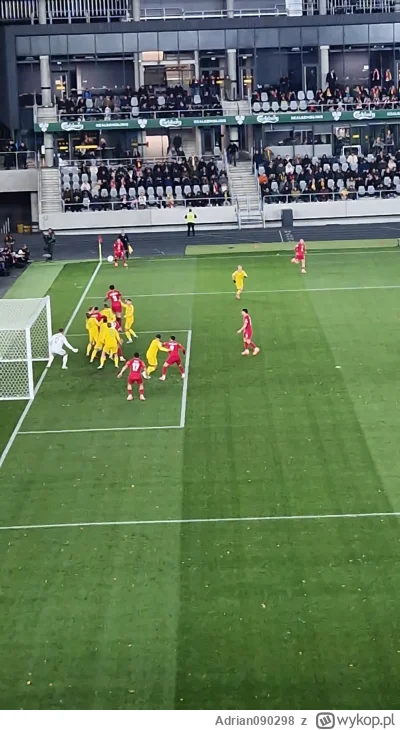 Adrian090298 - @m4xejd  ej no ja pojechałem mecz obejrzeć i siedziałem w koszulce rep...