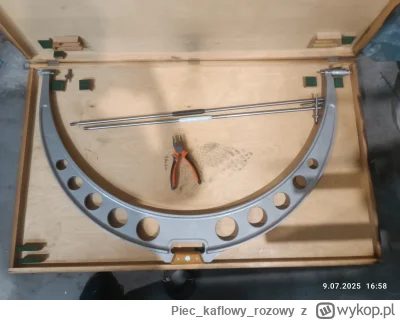 Pieckaflowyrozowy - #cnc 
Ale bydle znalazłem na podłodze pod regałem.