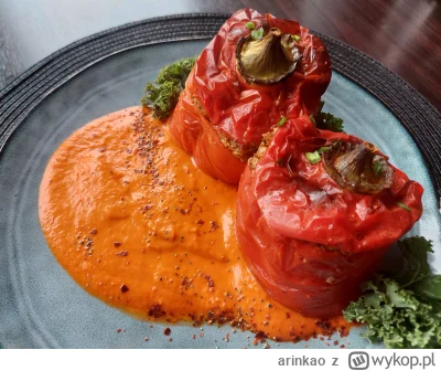 arinkao - Papryka duszona, faszerowana ragu warzywno-mięsnym z wątróbką, wieprzowiną,...