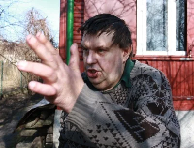 NAIZDUP - @Potezny_Mazur: choćby tutaj widać nienaturalne ułożenie palców