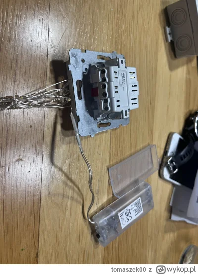 tomaszek00 - Potrzebuje podlaczyc swiatelka na baterie aa pod wlacznik swiatla - czy ...