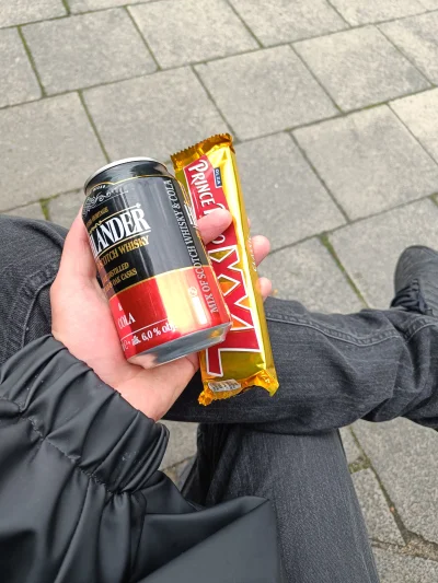 isste - 2 x hajlanderek i 2 x pp, moje dziś śniadanie na rozruch. I tak już mnie wywa...