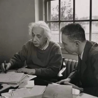 BozenaMal - Albert Einstein i Robert Oppenheimer, 1930 rok. 
#fotografia #zdjeciednia...