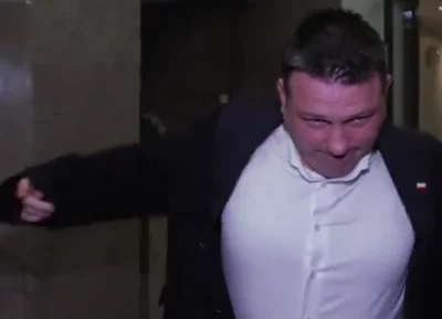 Je22 - Zaczynam sie martwic o Sławka. Jak można od przejścia przez korytarz i zakłada...