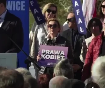 Protectorx - Ta typiara z tym napisemxDDDDDDDDDDD
Ale ładnie pluje w twarz chłopom kt...