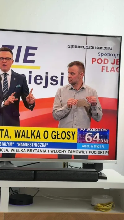 kropek00 - Chyba tłumacz migowego nie jest dzisiaj w formie xD
#heheszki #c----------...