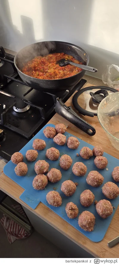 bartekpankol - Dzisiaj jedno z flagowych dań: Meatballs w sosie pomidorowym. Ku mojej...
