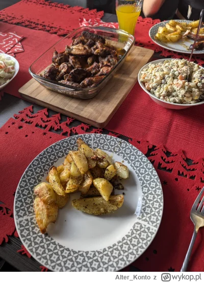 Alter_Konto - @JustMightBe dawno zjedzone - pieczony ziemniak, sałatka jarzynowa + su...