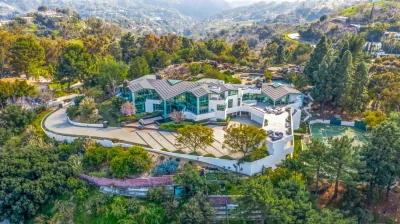 affairz - #nieruchomosci na zdjęciu ex chata Pharrella Williamsa w Beverly Hills

cie...