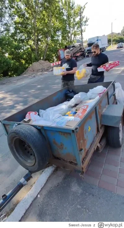 Sweet-Jesus - Zaczynamy pierwszą w tym roku pomoc humanitarną. Za chwilę wjeżdżamy do...