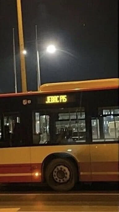 jobless - Wyciekło zdjęcie autobusu, który zablokował wczoraj Andrzeja... Precz z reż...