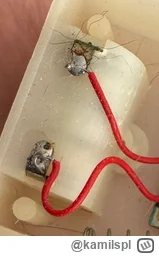 kamilspl - @videl49: od drugiej strony. Widać&nbsp;przez plastik 3 baterie pastylkowe, jak...