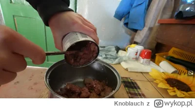 Knoblauch - #kikiswiat 
To jest straszne jak bardzo nie radzi z prostymi czynnościami...