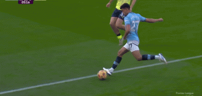 uncle_freddie - Trzymej go mocniej, Bednarek
#mecz #meczgif #premierleague #bednarkin...